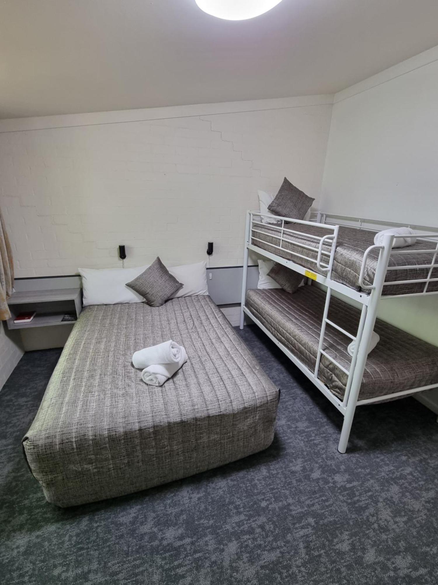 Y Motels Yarraman Eksteriør billede